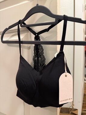 van winkle & co Black Lace-Back Bralette